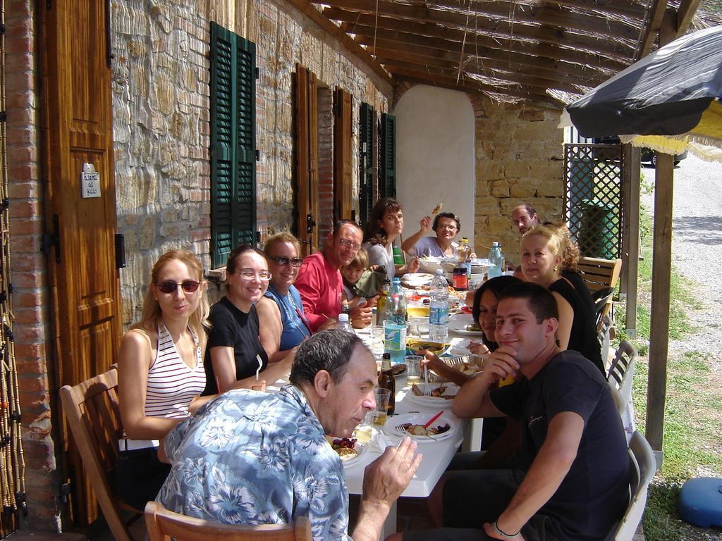Casa Dell' Abbondanza B&B Agriturismo Vigoleno 外观 照片